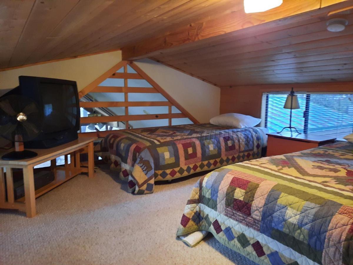Willamette Pass Inn & Chalets Odell Lake Exterior photo